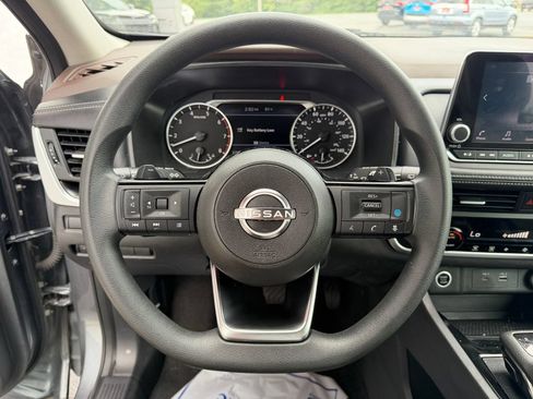 Used 2023 Nissan Rogue SV FWD image 13
