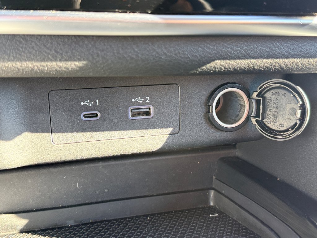Used 2023 Nissan Rogue S AWD/4WD image 35