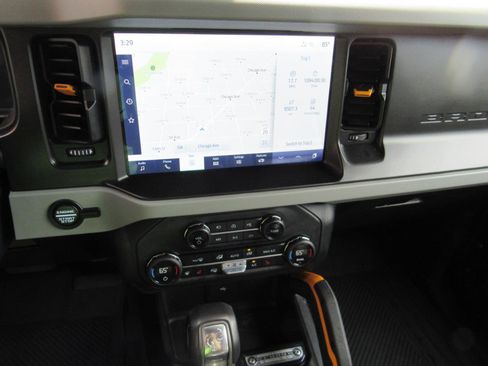 Used 2023 Ford Bronco Badlands image 24