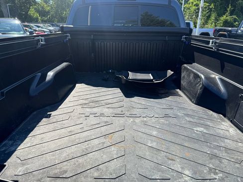 Used 2019 Toyota Tacoma TRD Sport AWD/4WD image 32