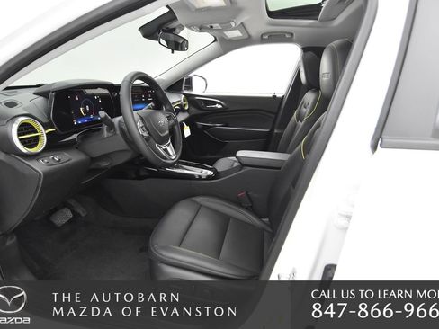 Used 2025 Chevrolet Trax ACTIV w/ Sunroof Package image 23