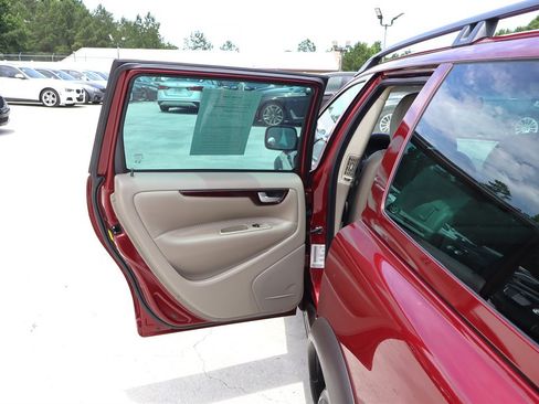 Used 2004 Volvo XC70 AWD/4WD image 31
