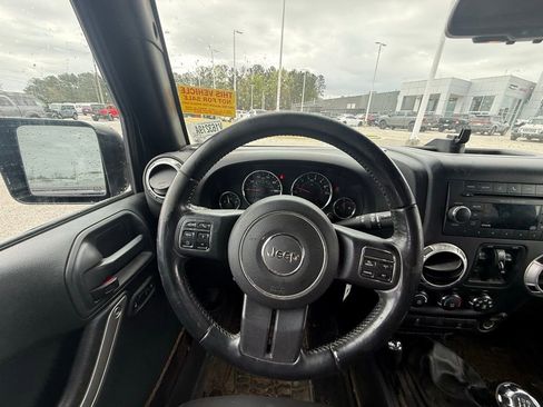 Used 2016 Jeep Wrangler Unlimited Sahara w/ Connectivity Group image 14