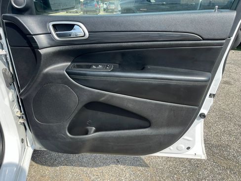 Used 2020 Jeep Grand Cherokee Altitude image 18