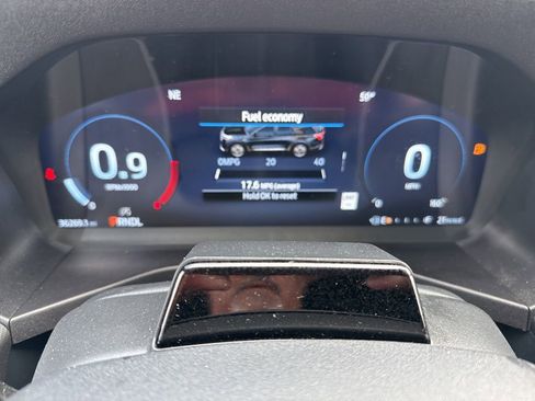 Used 2025 Ford Explorer ST-Line w/ ST-Line Street Pack AWD/4WD image 11