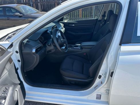 Used 2025 Nissan Altima 2.5 SV image 27