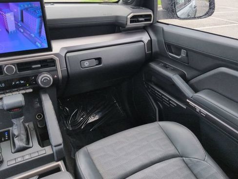 Used 2025 Toyota 4Runner TRD Off-Road Premium AWD/4WD image 17
