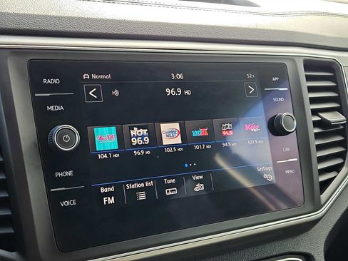 Used 2019 Volkswagen Atlas SE w/ Towing Package image 23