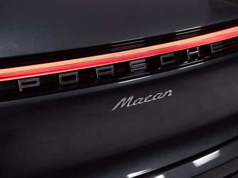 Certified 2025 Porsche Macan image 36