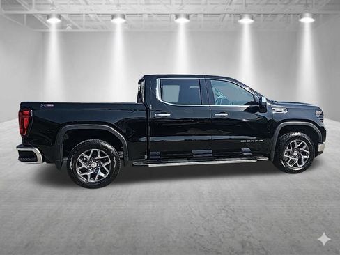 New 2026 GMC Sierra 1500 SLT image 2
