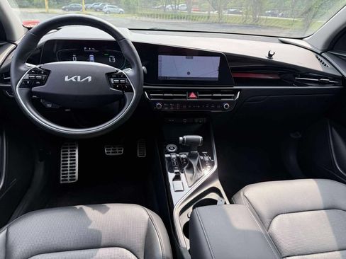 Used 2023 Kia Niro SX Touring FWD image 13