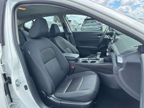 Used 2025 Nissan Altima 2.5 SV FWD image 36