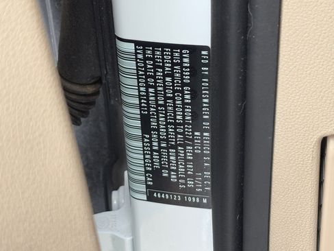 Used 2016 Volkswagen Beetle 1.8T SE w/ Lighting Package image 29