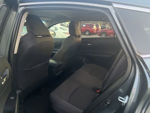 Used 2021 Toyota Venza LE image 10