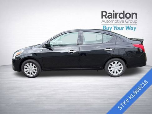 Used 2019 Nissan Versa SV FWD image 3