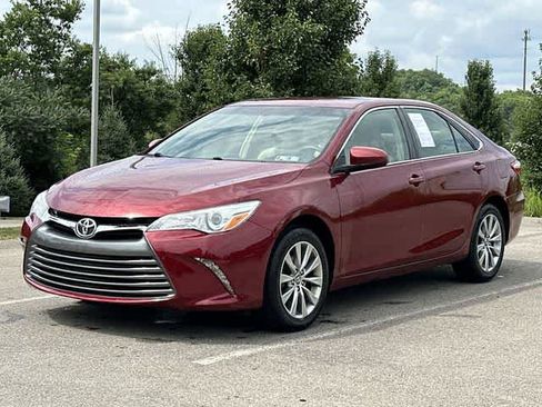 Used 2017 Toyota Camry XLE FWD image 1