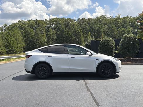 Used 2021 Tesla Model Y 2WD image 5