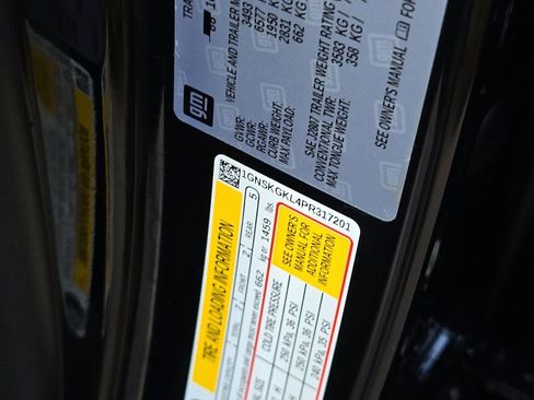 Used 2023 Chevrolet Suburban High Country w/ Advanced Technology Package image 32