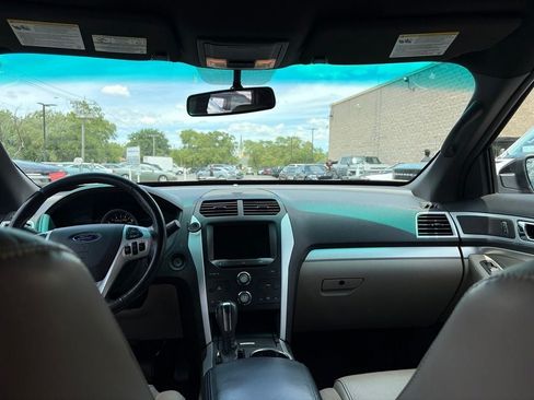 Used 2015 Ford Explorer XLT w/ Equipment Group 202B FWD image 7
