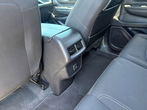 Used 2024 GMC Terrain SLE FWD image 23
