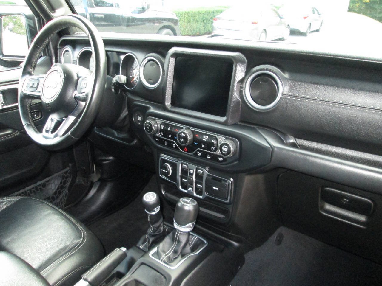 Used 2018 Jeep Wrangler Unlimited Sahara w/ Dual Top Group AWD/4WD image 18