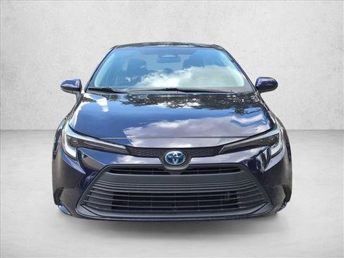 Used 2023 Toyota Corolla LE FWD image 2