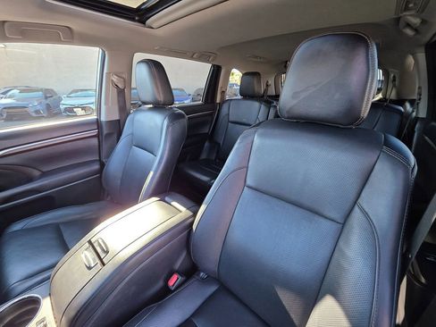 Used 2016 Toyota Highlander Limited image 19
