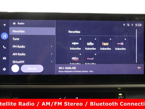 Used 2025 Toyota Camry SE image 19