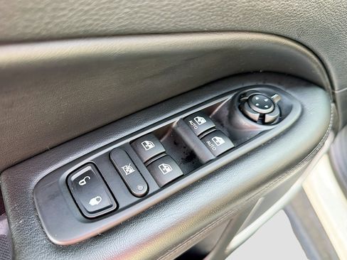 Used 2019 Jeep Compass Latitude FWD image 8