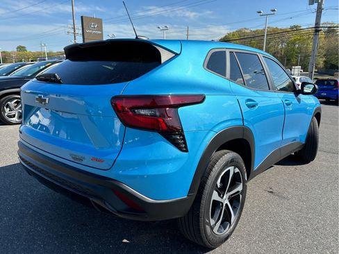 Certified 2025 Chevrolet Trax RS w/ Sunroof Package FWD image 25