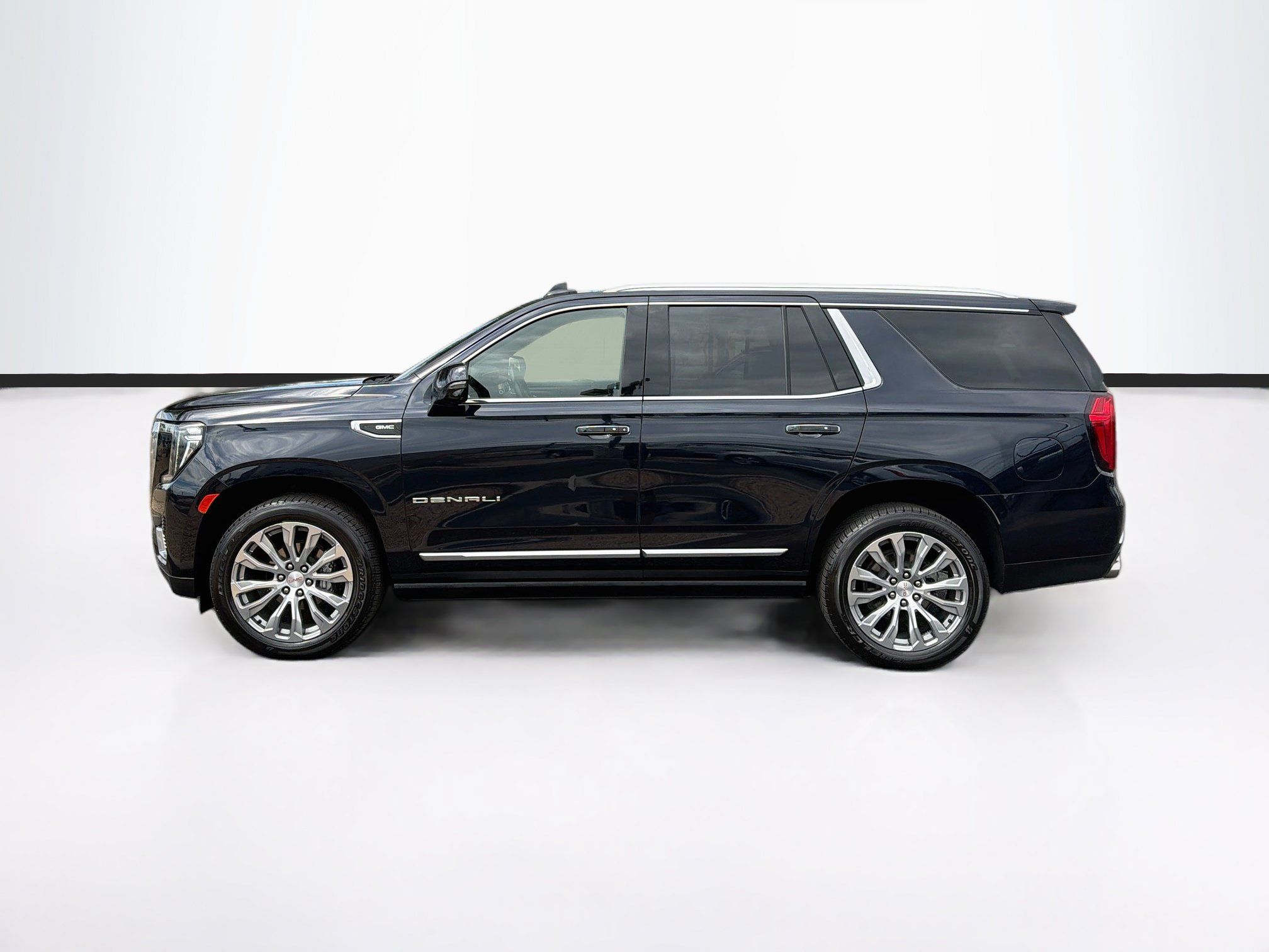 Used 2022 GMC Yukon Denali w/ Denali Premium Package RWD image 8