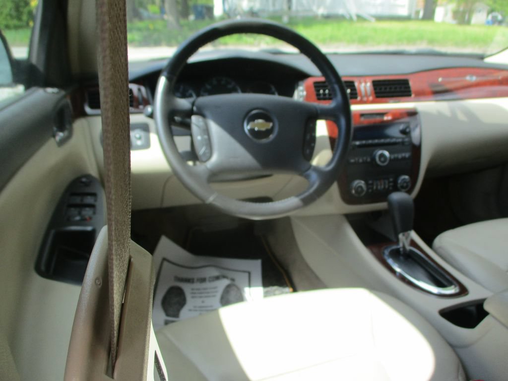 Used 2009 Chevrolet Impala LT w/ Luxury Edition Package FWD image 8