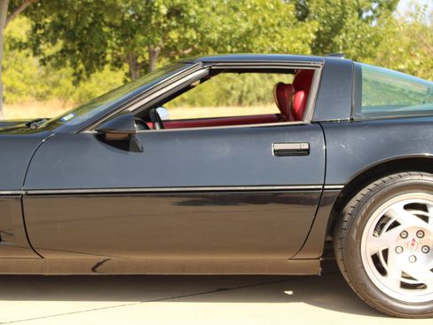 Used 1990 Chevrolet Corvette ZR-1 RWD image 28