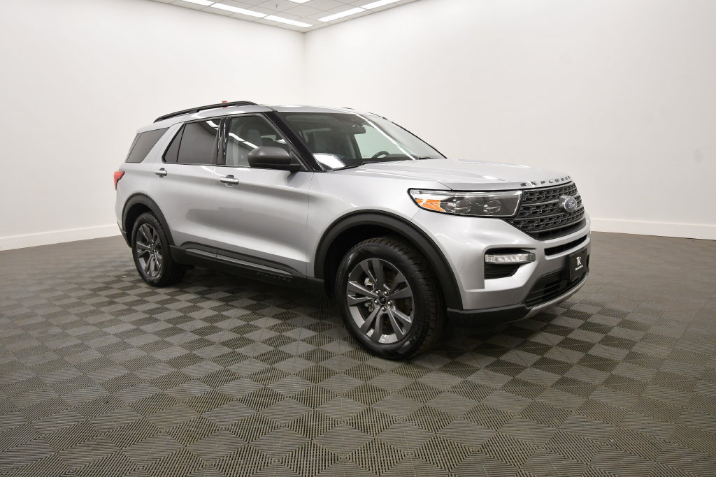 Used 2021 Ford Explorer XLT w/ Equipment Group 202A AWD/4WD image 10