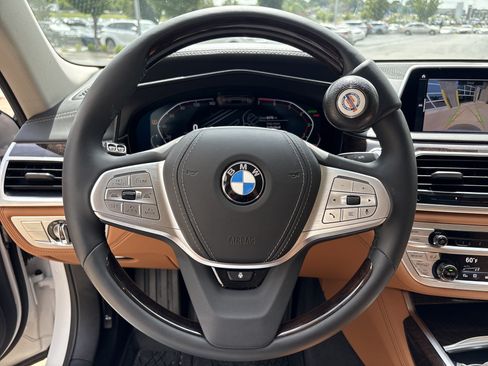 Used 2022 BMW 750i xDrive w/ Luxury Rear Seating Package AWD/4WD image 18