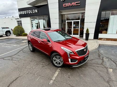 Used 2021 Cadillac XT5 Premium Luxury image 2