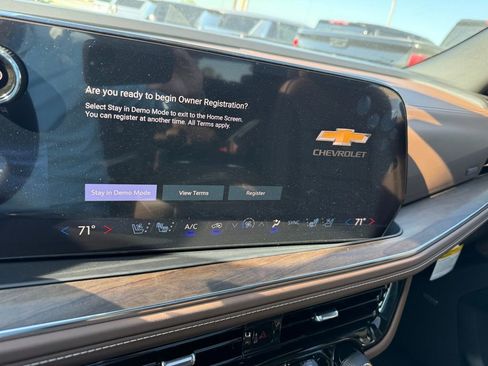 New 2026 Chevrolet Suburban High Country AWD/4WD image 31