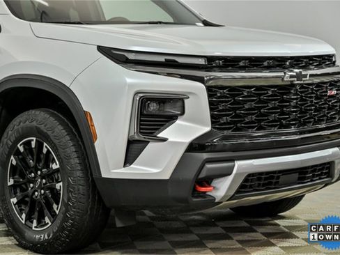 Used 2024 Chevrolet Traverse Z71 image 2