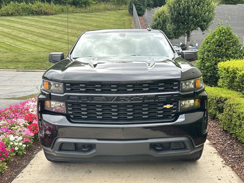 Used 2020 Chevrolet Silverado 1500 Custom w/ Custom Value Package AWD/4WD image 3