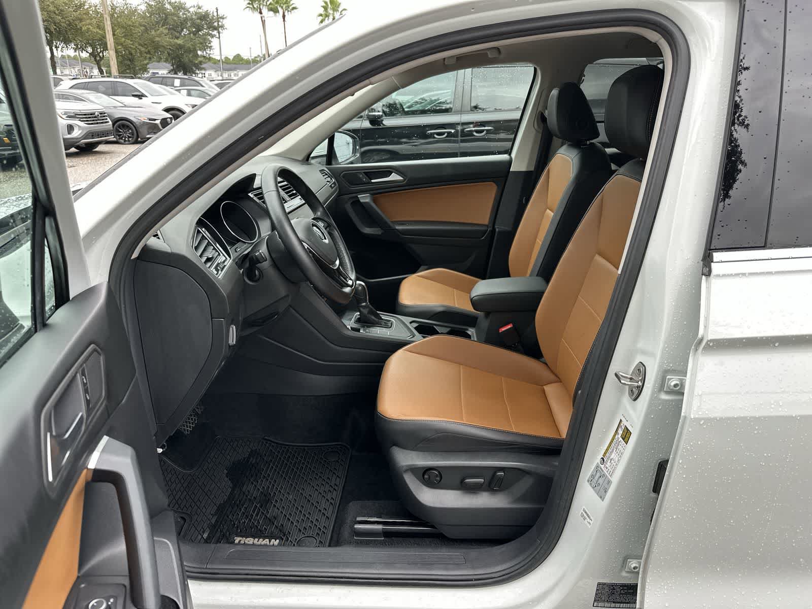 Used 2019 Volkswagen Tiguan SE FWD image 2