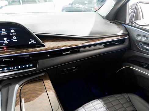 Used 2024 Cadillac Escalade ESV Sport Platinum w/ LPO, ONYX Package image 17