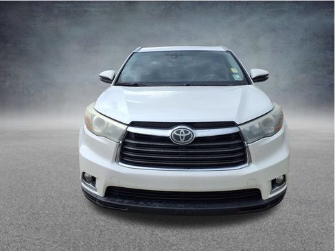 Used 2016 Toyota Highlander Limited w/ Driver Technology Package AWD/4WD image 2