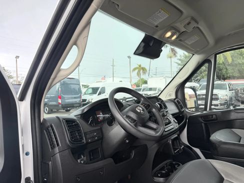 Used 2025 RAM ProMaster 2500 w/ Convenience Group FWD image 12