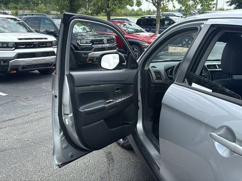 Used 2026 Mitsubishi Outlander Sport SE AWD/4WD image 13