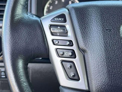 Used 2024 Nissan Titan SV w/ SV Convenience Package image 22