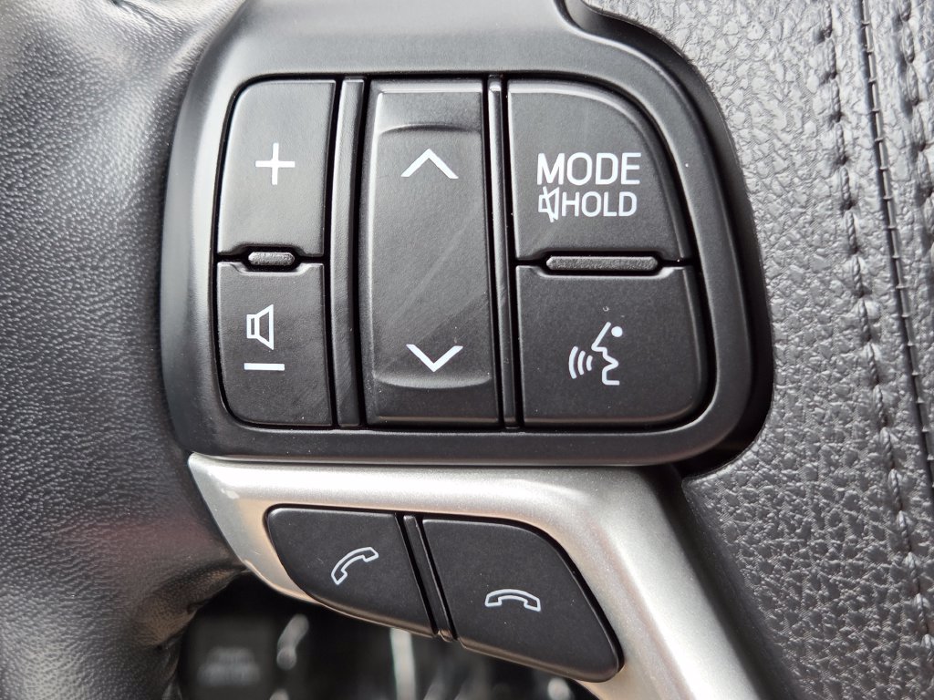 Used 2018 Toyota Highlander XLE AWD/4WD image 17