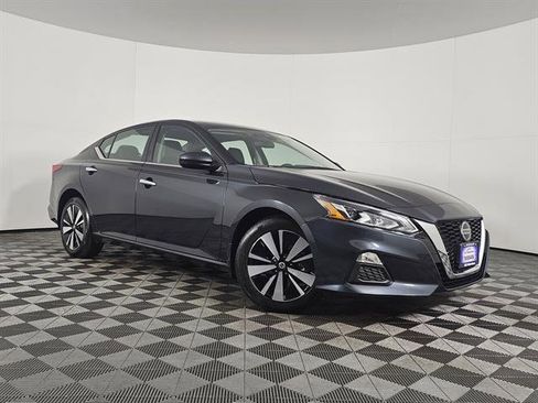 Used 2021 Nissan Altima 2.5 SV image 1