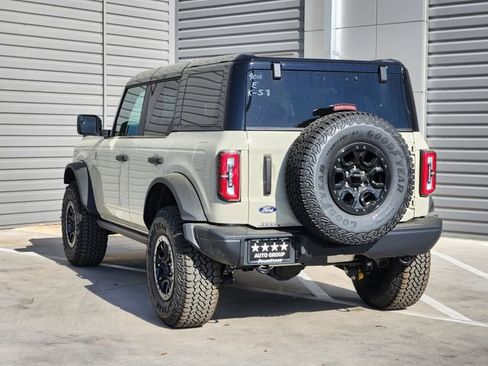 New 2026 Ford Bronco Badlands w/ Sasquatch Package image 3