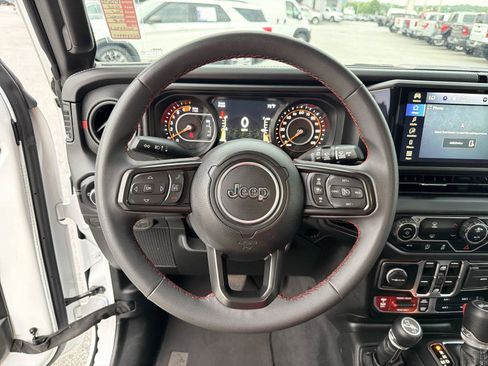 Used 2025 Jeep Wrangler Unlimited Rubicon AWD/4WD image 22