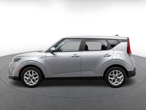 Used 2025 Kia Soul LX w/ LX Technology Package FWD image 4